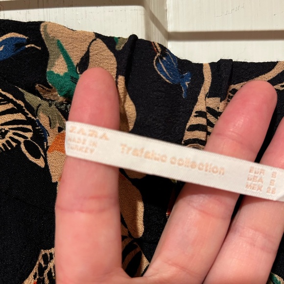 Gorgeous Zara trousers with zebras. Size 6 - Picture 6 of 9